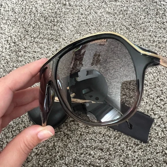 Carrera Icons Safari Special Edition Sunglasses Chocolate Frame and Gold Trim - Picture 3 of 6